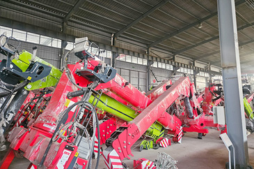 MJSL Crane Factory Display